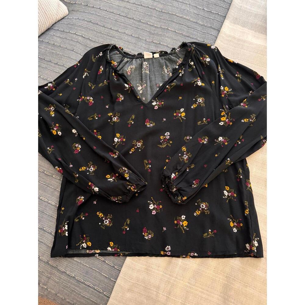 GAP  Ruffled V-neckline, long puffed sleeves size medium